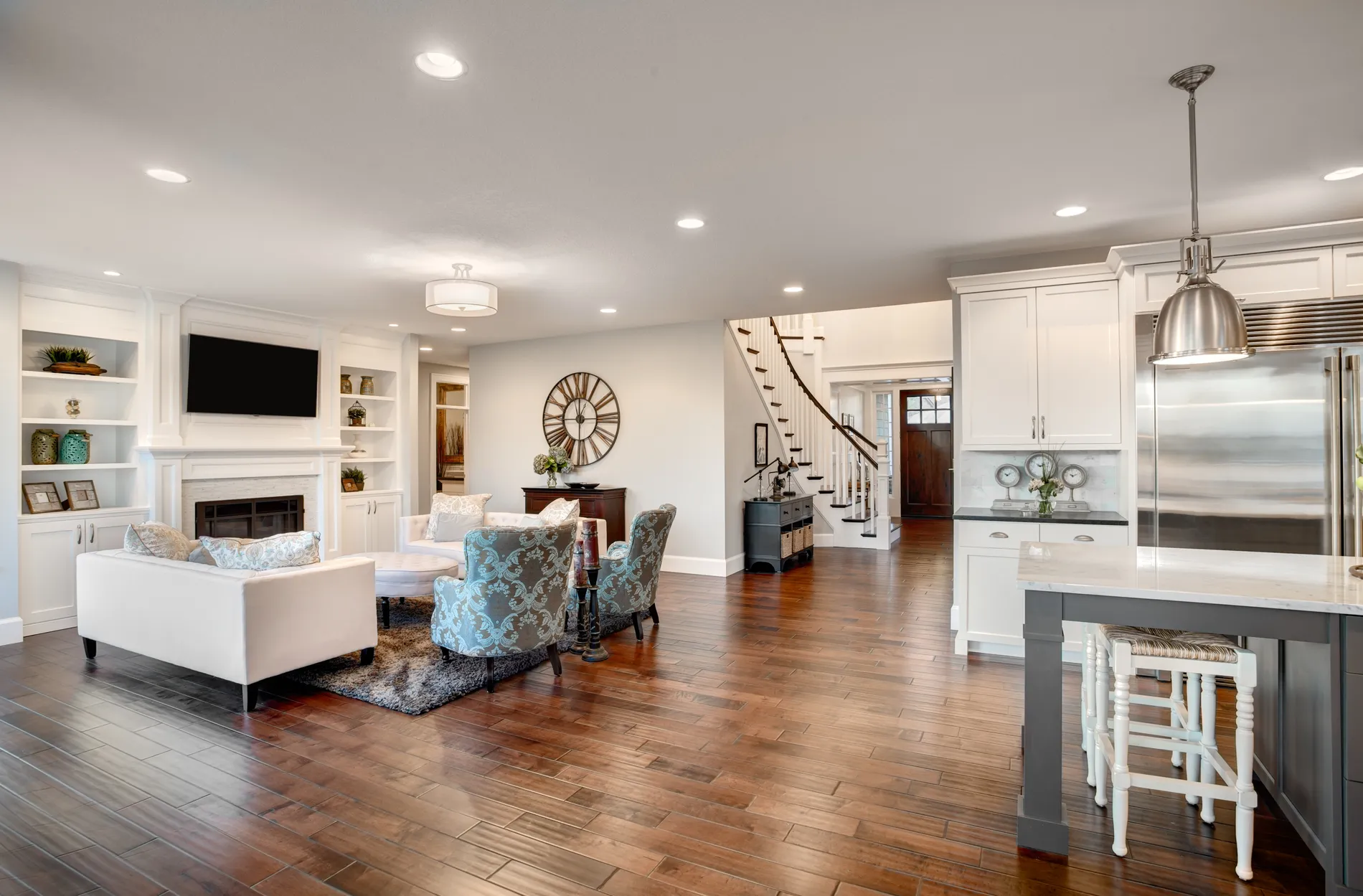 what is the difference between laminate and hardwood flooring